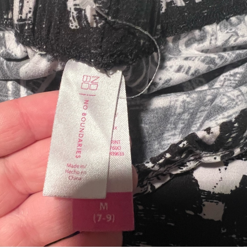 No Boundaries Leggings Black White Geo Print M 7-9 - Picture 7 of 8